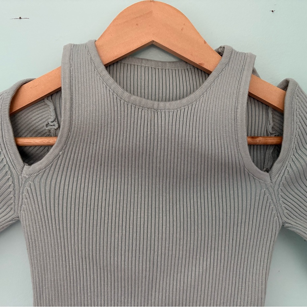 Commense Gray Ribbed Cutout Crop Top - Picture 2 of 4